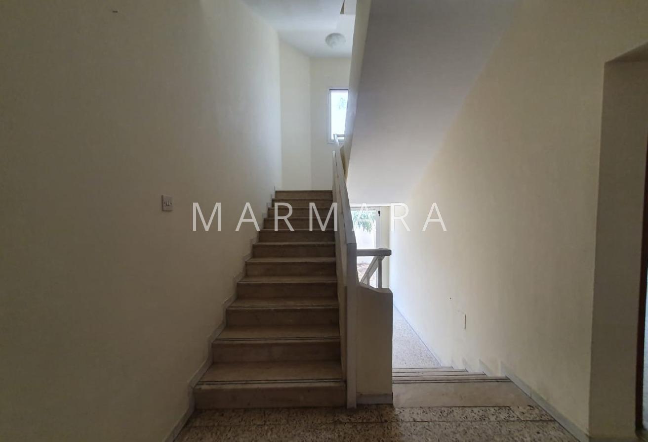Well Maintained Villa | Private Garden | Vacant photo 7