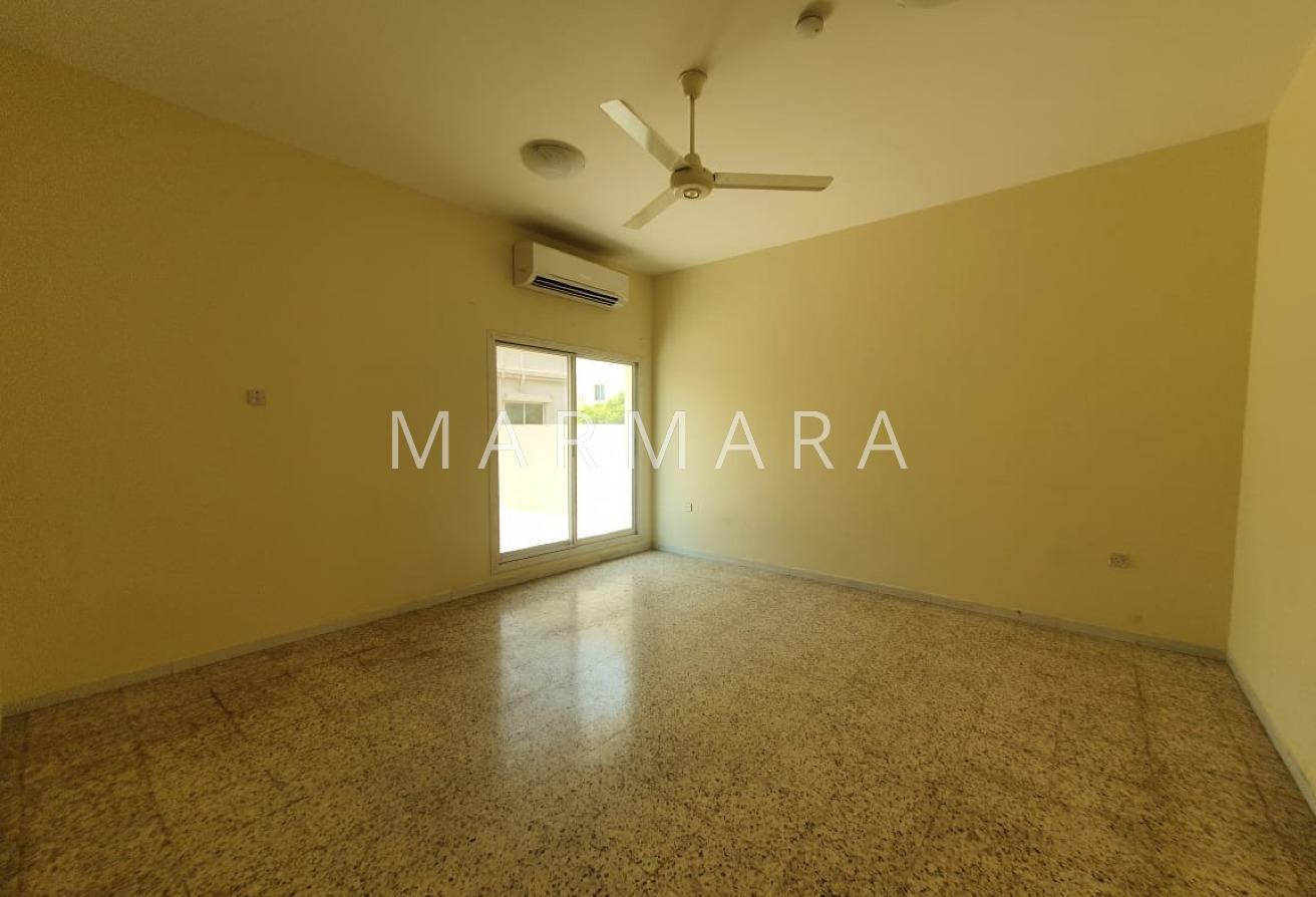Well Maintained Villa | Private Garden | Vacant photo 10