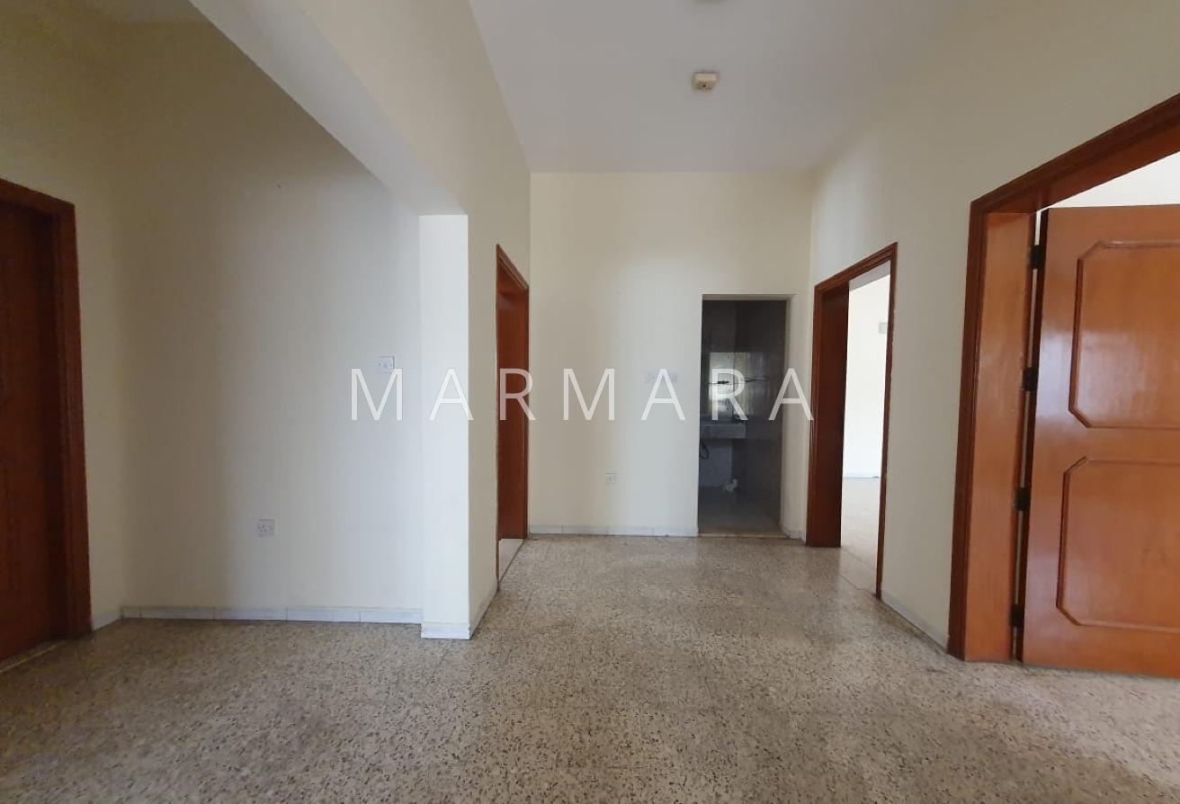 Well Maintained Villa | Private Garden | Vacant photo 16