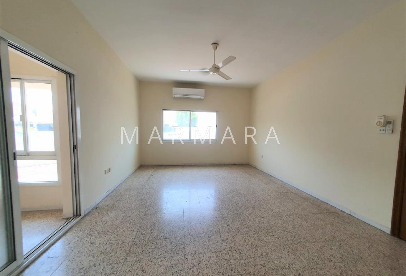 Well Maintained Villa | Private Garden | Vacant photo 14