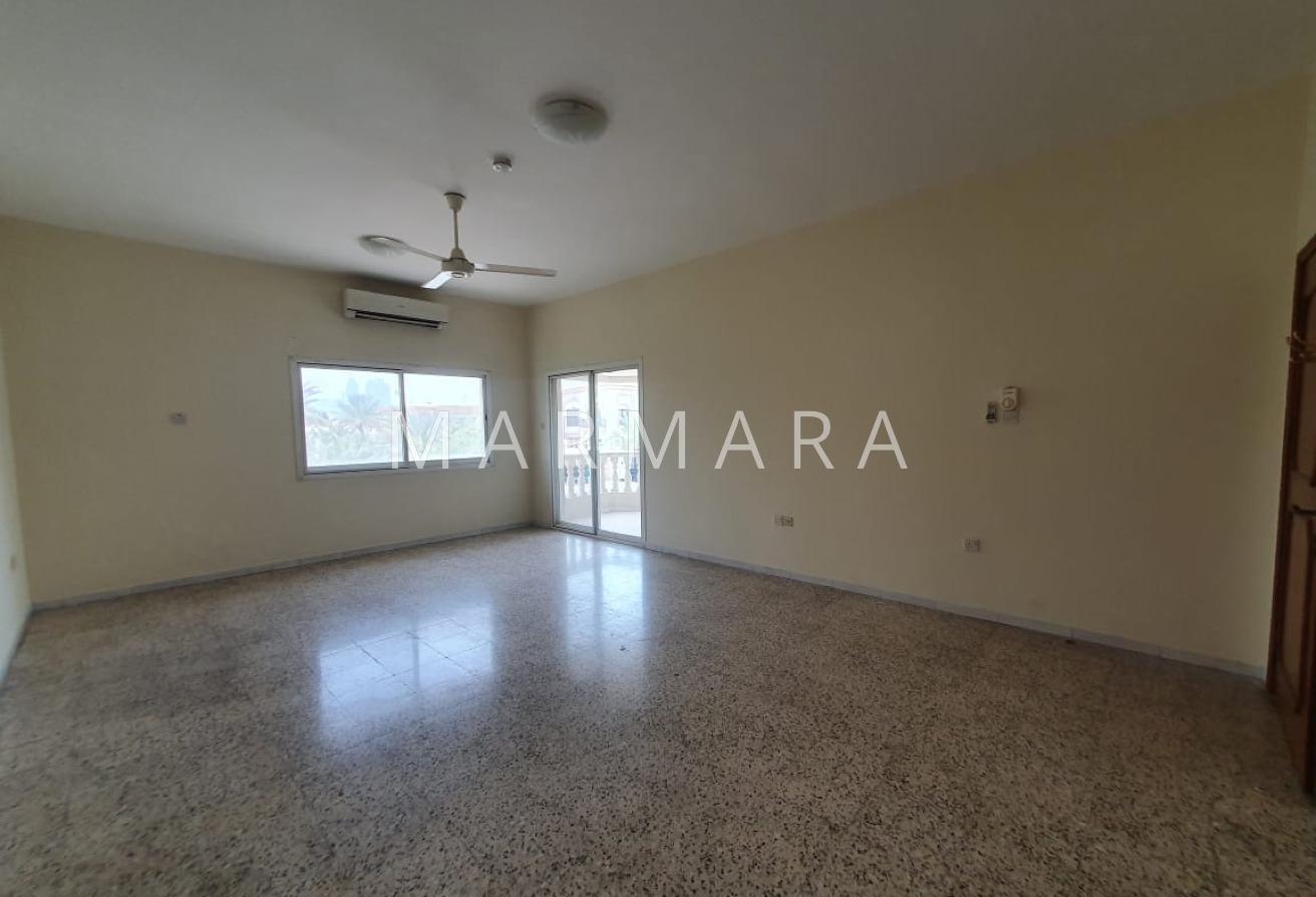 Well Maintained Villa | Private Garden | Vacant photo 4