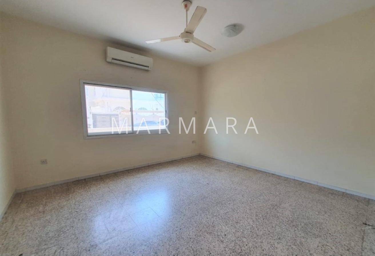 Well Maintained Villa | Private Garden | Vacant photo 11