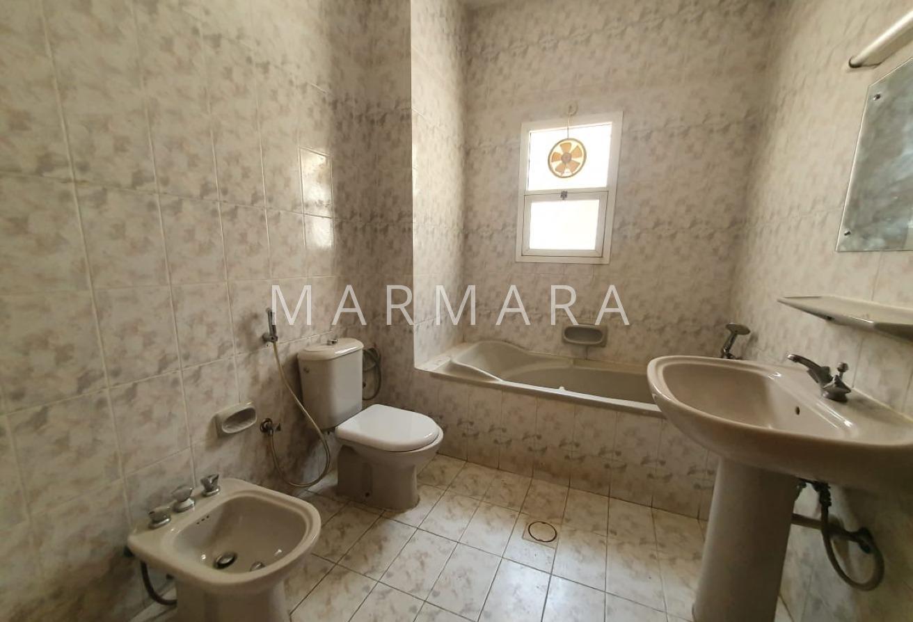 Well Maintained Villa | Private Garden | Vacant photo 9