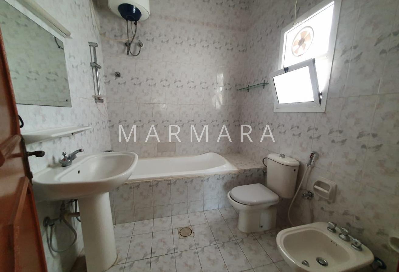 Well Maintained Villa | Private Garden | Vacant photo 6