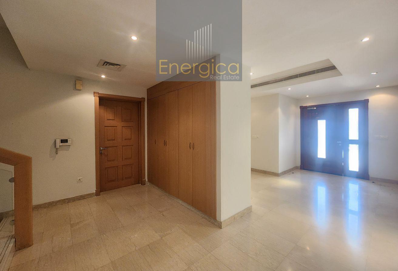 Semi -Detached 5BR Villa | Private Pool | Driver R photo 12