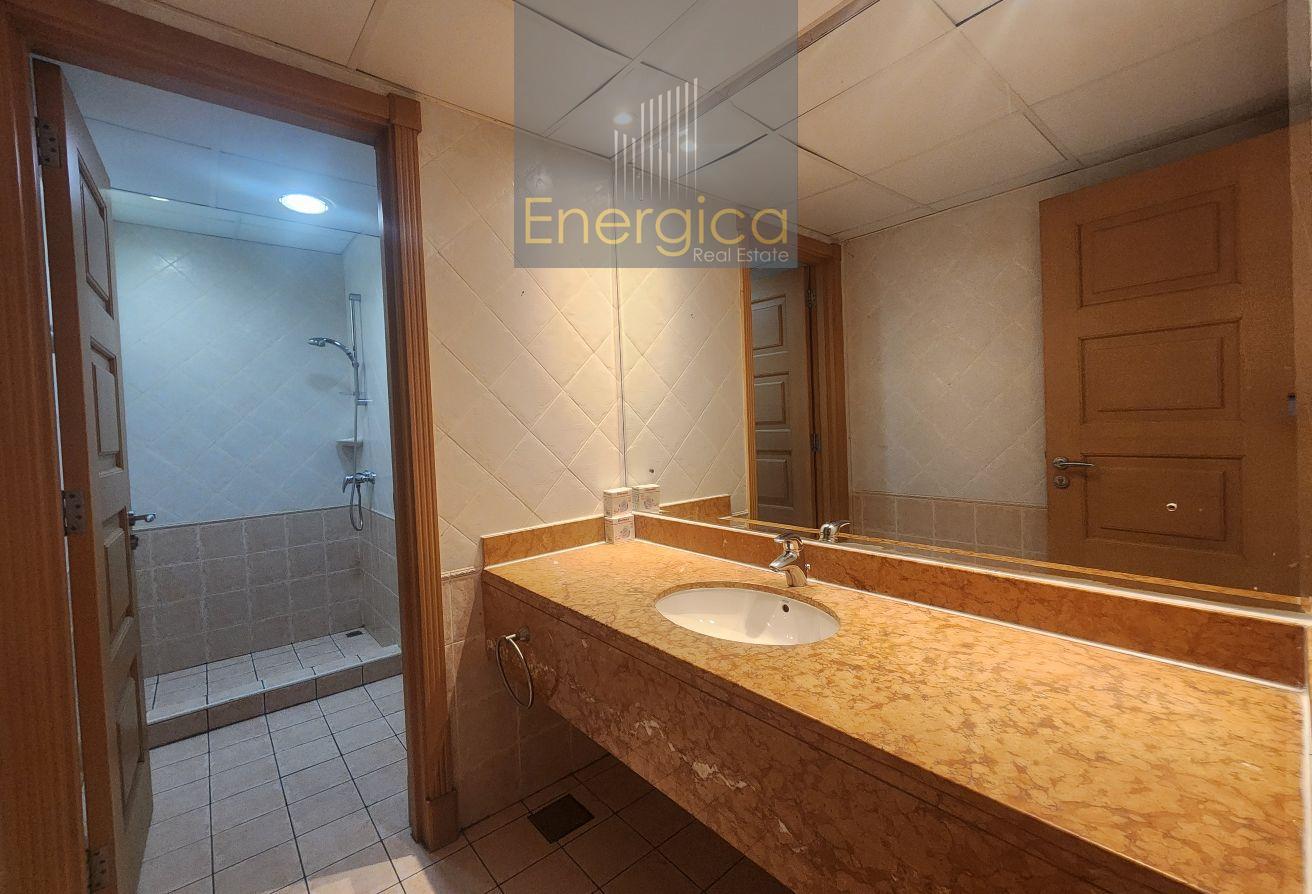 Semi -Detached 5BR Villa | Private Pool | Driver R photo 10