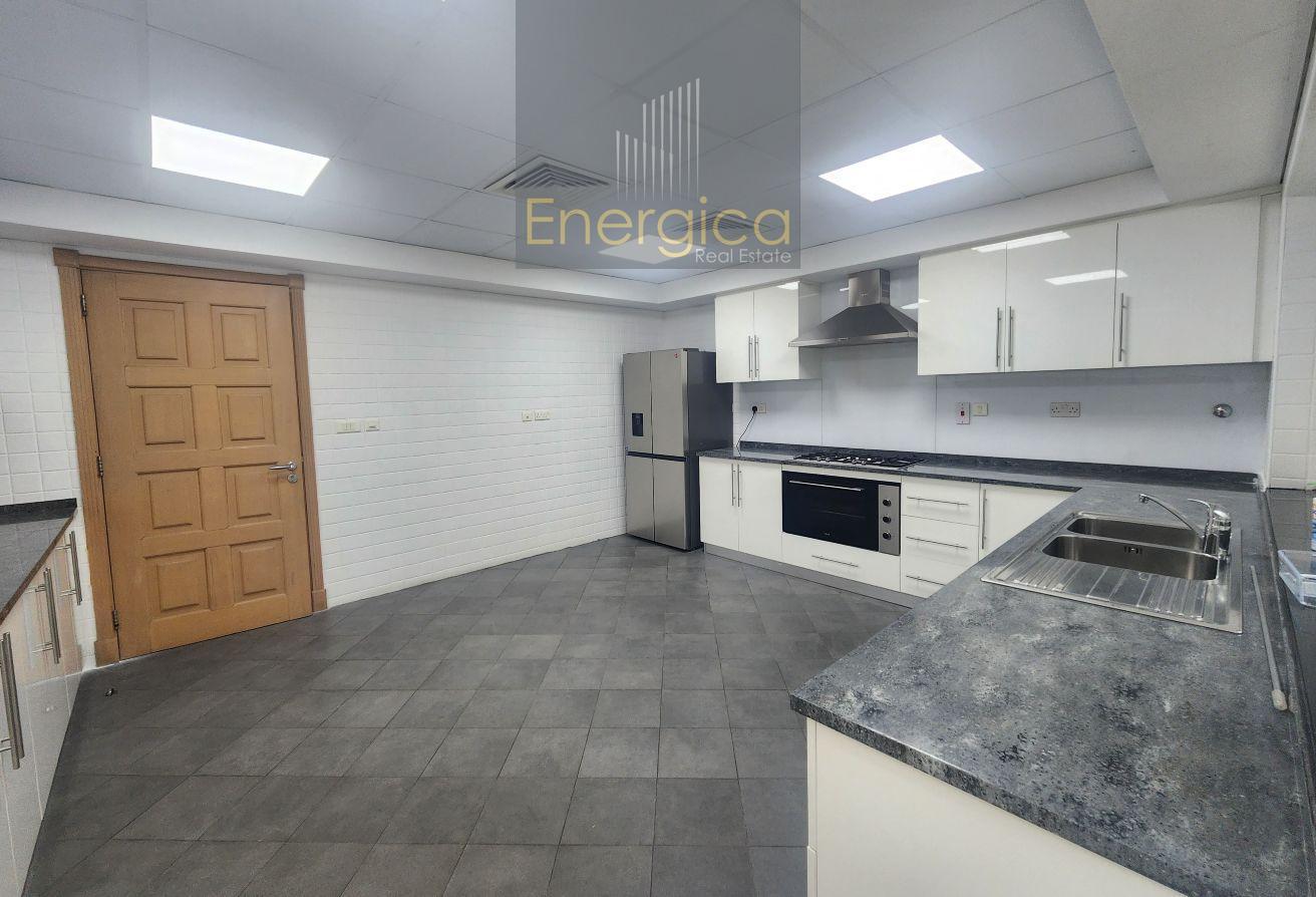Semi -Detached 5BR Villa | Private Pool | Driver R photo 9