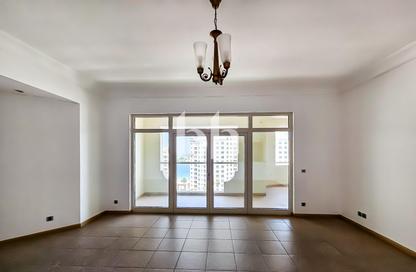 Apartment - 2 Bedrooms - 3 Bathrooms for rent in Al Hamri - Shoreline Apartments - Palm Jumeirah - Dubai
