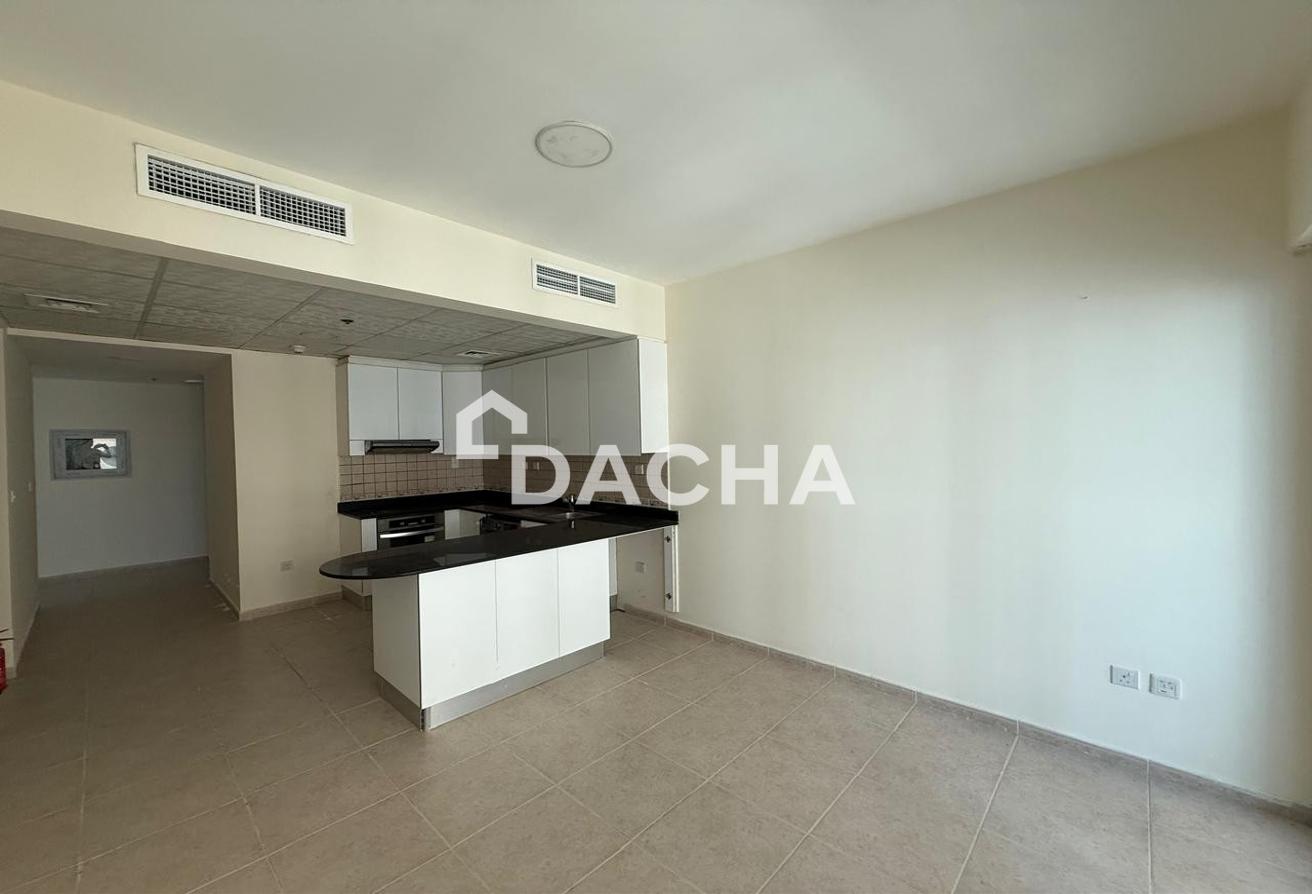 Vacant | Unfurnished | Community View photo 4