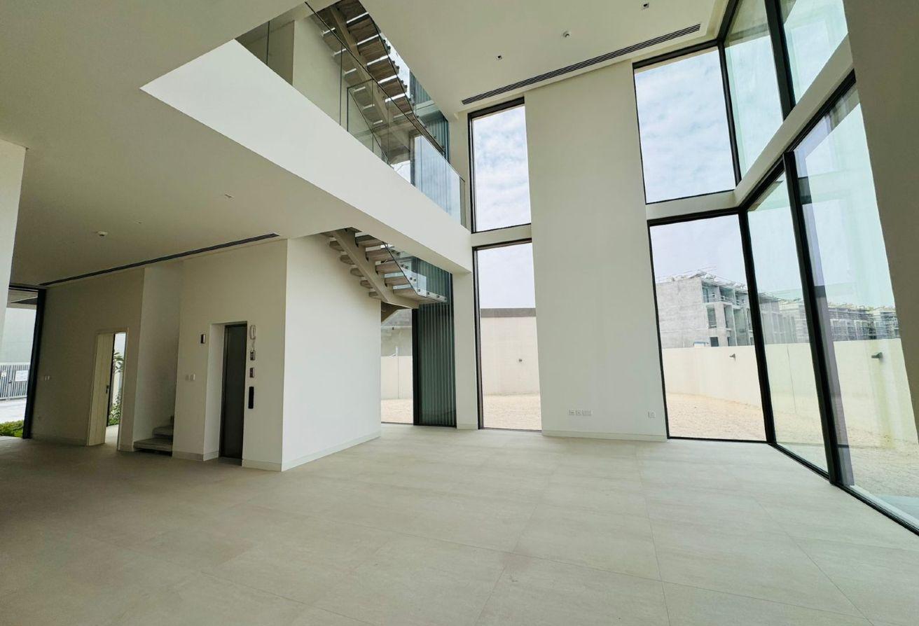 4BR Contemporary Villa | Large Plot | Elevator photo 11