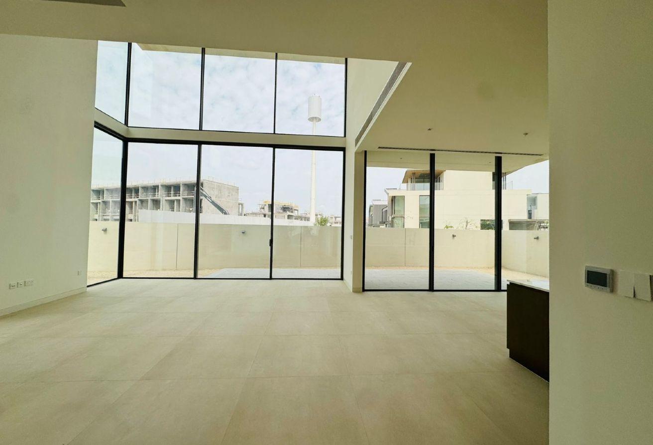 4BR Contemporary Villa | Large Plot | Elevator photo 15