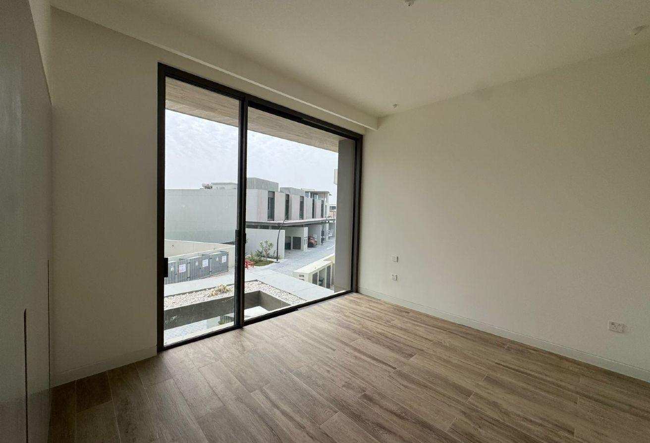 4BR Contemporary Villa | Large Plot | Elevator photo 2