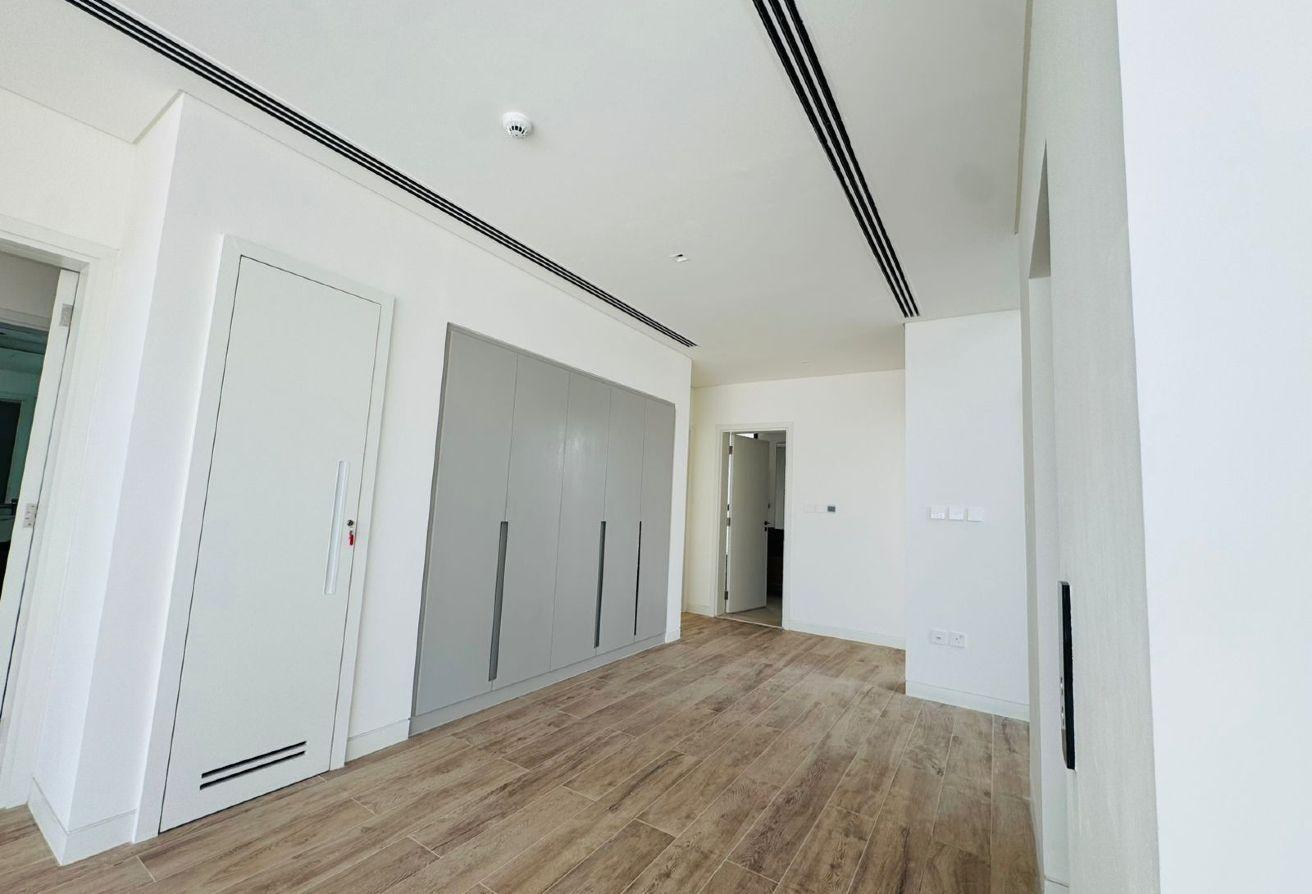 4BR Contemporary Villa | Large Plot | Elevator photo 5