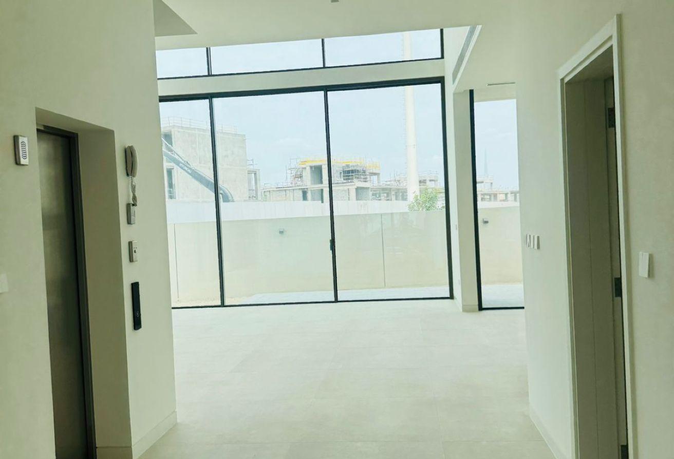 4BR Contemporary Villa | Large Plot | Elevator photo 8