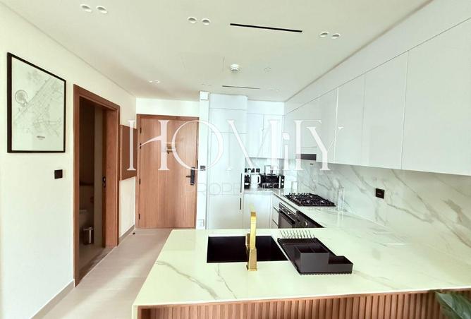FULLY FURNISHED | HIGHER FLOOR | READY TO MOVE photo 2