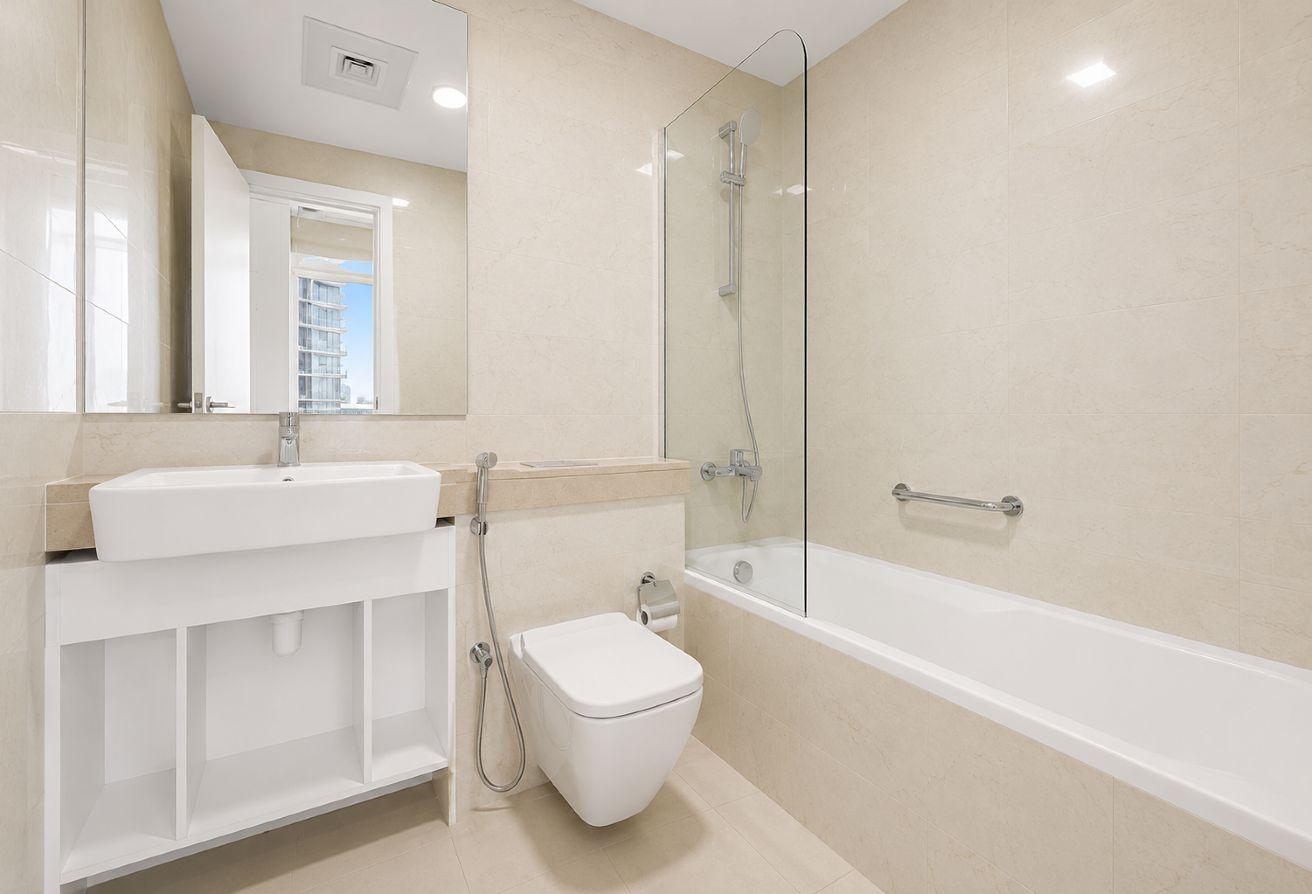 Spacious & Bright 1BR in Botanica Tower photo 8