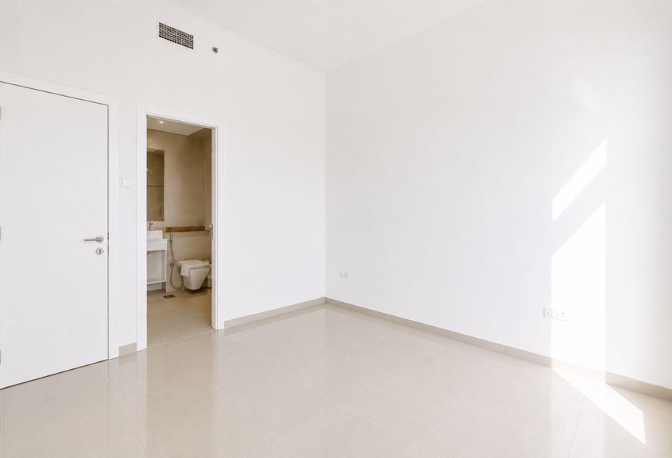 Spacious & Bright 1BR in Botanica Tower photo 5