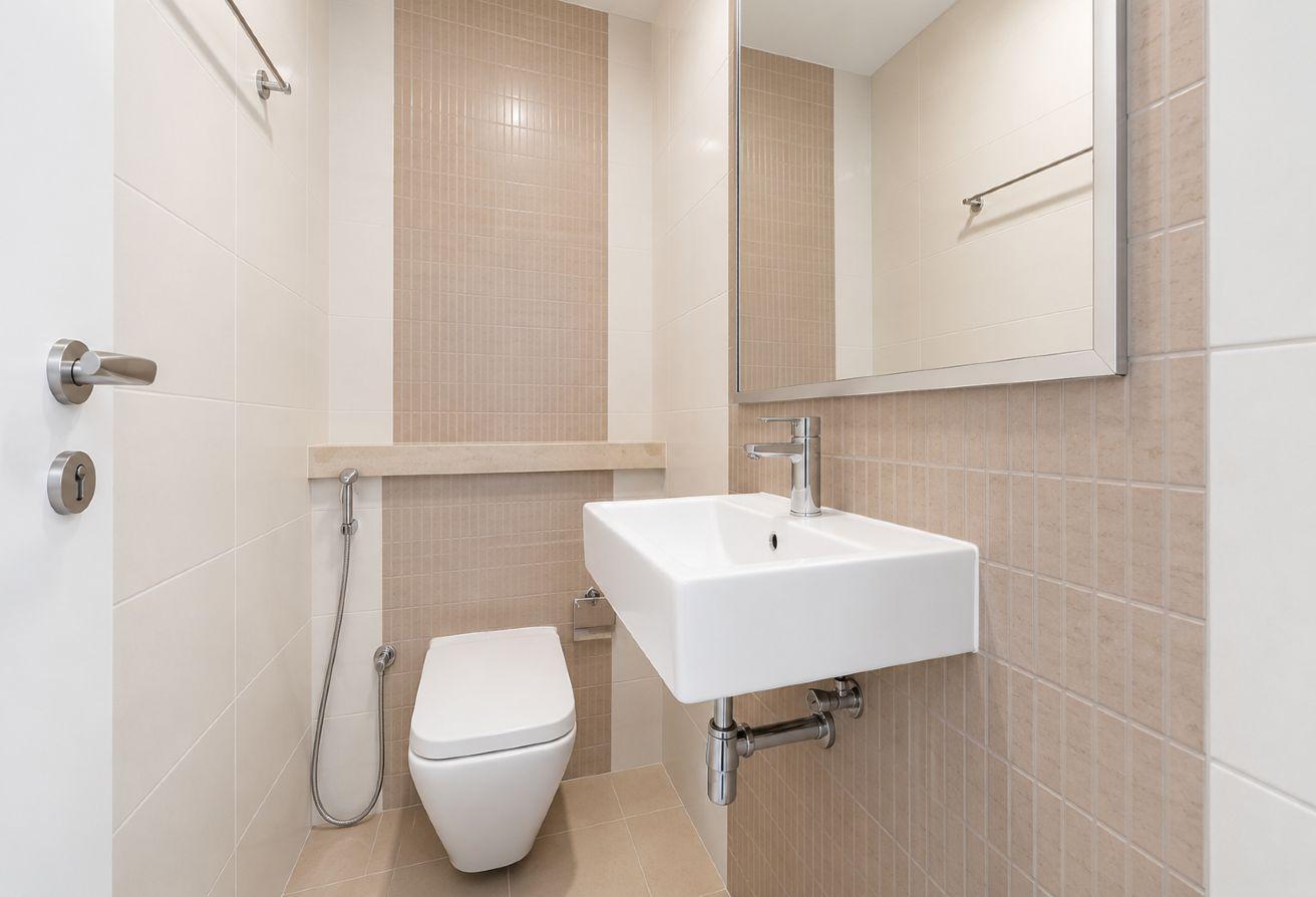 Spacious & Bright 1BR in Botanica Tower photo 7