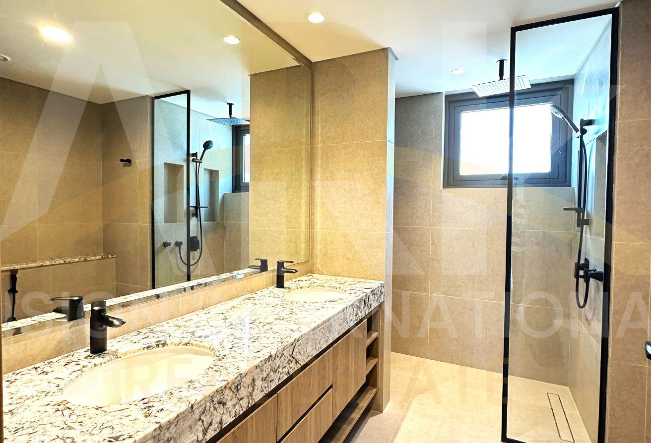 Luxury 6 Bed Villa | Direct Access to the Lagoon photo 10