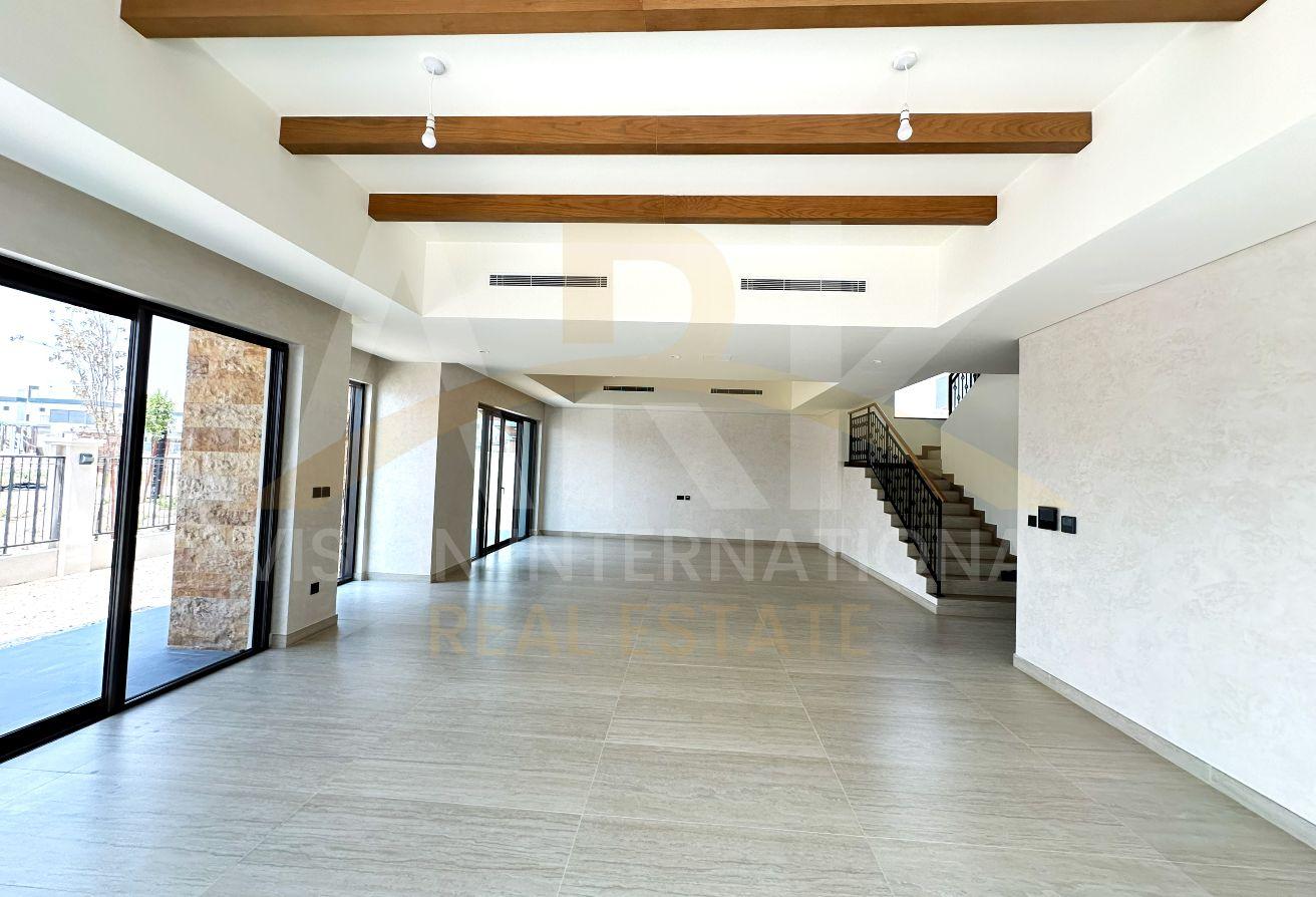 Luxury 6 Bed Villa | Direct Access to the Lagoon photo 4