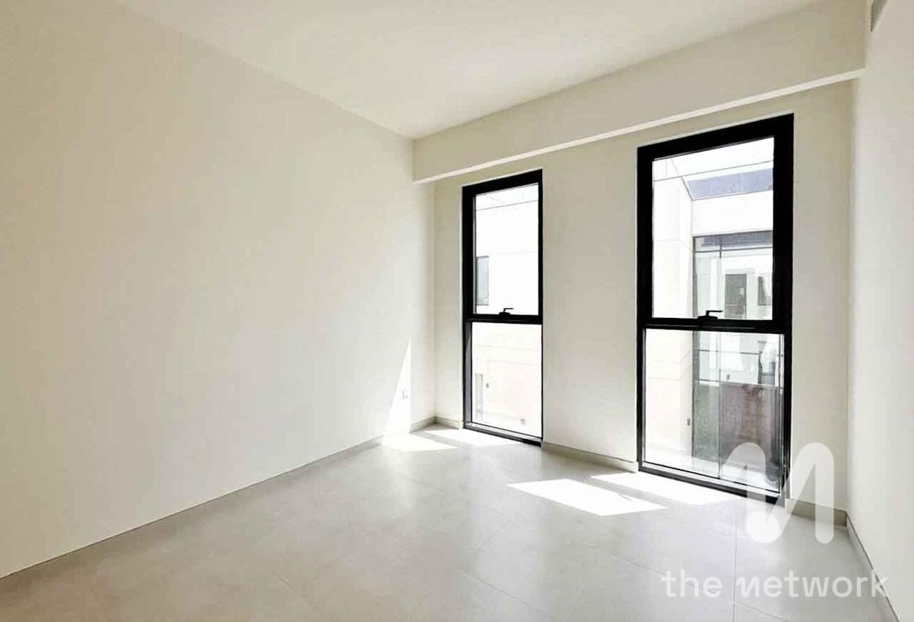Direct to Pool and Park | Vacant and Ready photo 10
