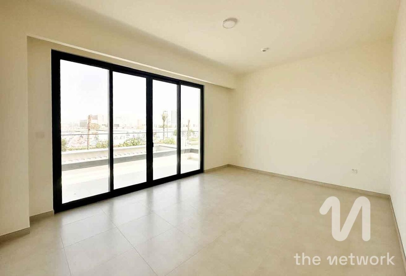 Direct to Pool and Park | Vacant and Ready photo 7