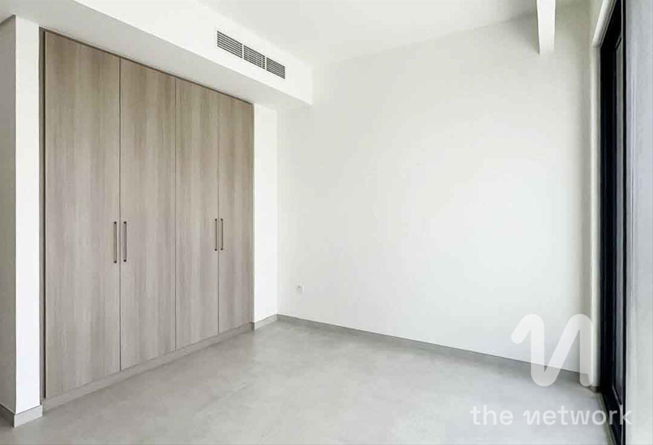 Direct to Pool and Park | Vacant and Ready photo 14