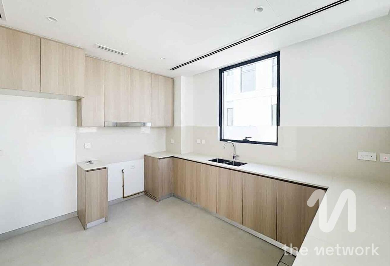 Direct to Pool and Park | Vacant and Ready photo 4