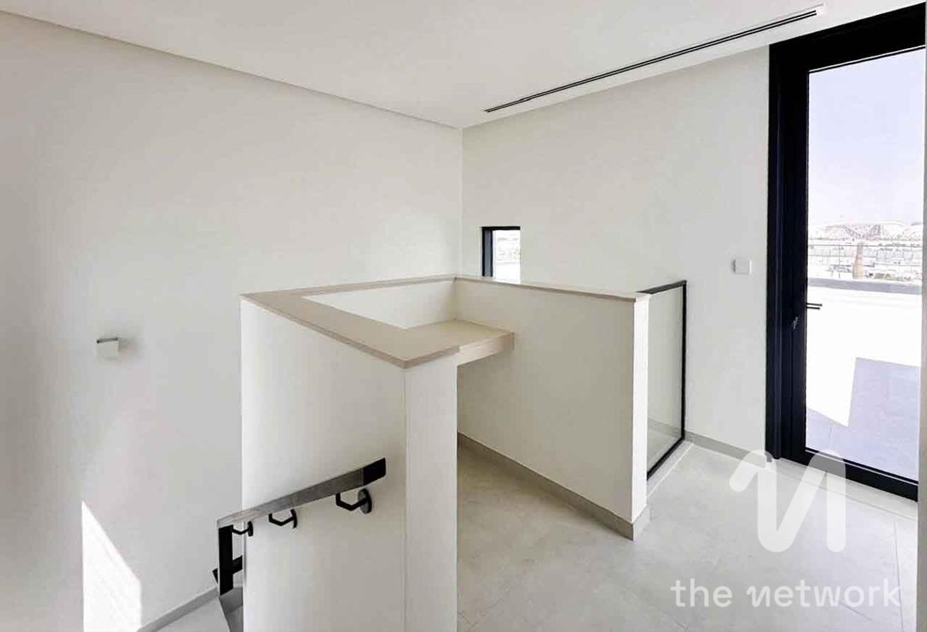 Direct to Pool and Park | Vacant and Ready photo 15