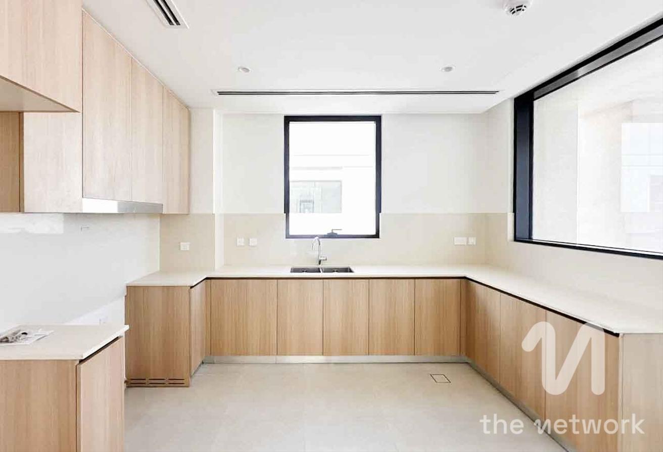Direct to Pool and Park | Vacant and Ready photo 5