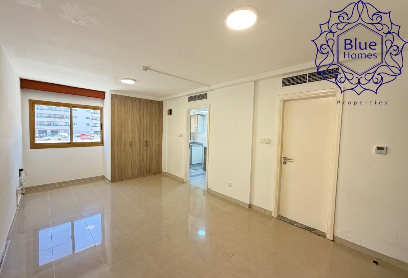 Prime Location , Lavish Studio & Close Kitchen photo 6