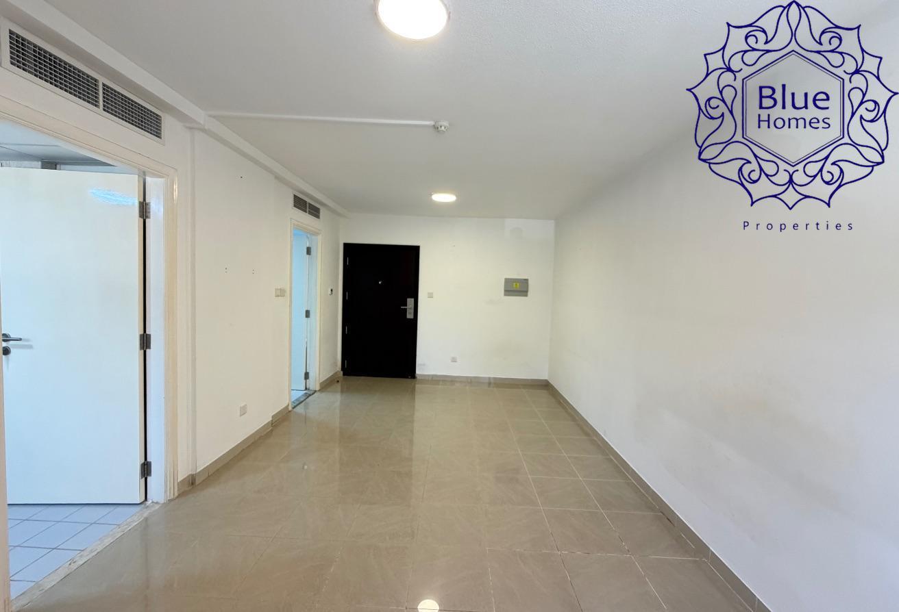 Prime Location , Lavish Studio & Close Kitchen photo 3