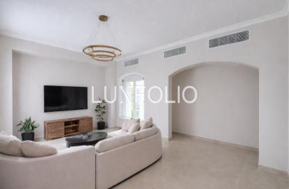 Villa - 3 Bedrooms - 3 Bathrooms for rent in Meadows 1 - Meadows - Dubai