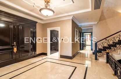 Villa - 4 - 6 for rent in The Crescent - Palm Jumeirah - Dubai