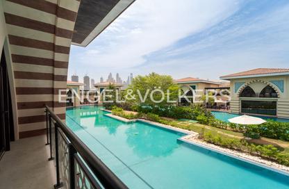 Villa - 4 - 6 for rent in The Crescent - Palm Jumeirah - Dubai