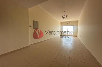 Apartment - 1 Bedroom - 2 Bathrooms for rent in Mazaya 12 - Queue Point - Liwan - Dubai Land - Dubai