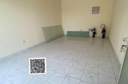 Shop - Studio for rent in Al Qulaya'ah - Al Sharq - Sharjah