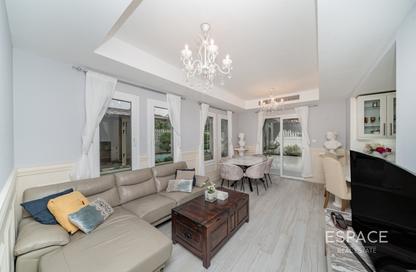 Villa - 2 Bedrooms - 3 Bathrooms for rent in Springs 1 - The Springs - Dubai
