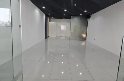 Shop - Studio - 1 Bathroom for rent in SH Building - Al Khabisi - Deira - Dubai