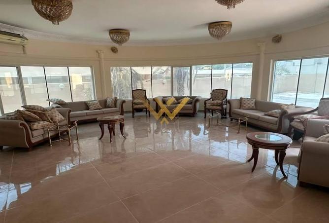 Spacious 4 BR Exclusive | Road View | Vacant