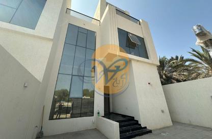 Villa - 4 Bedrooms - 6 Bathrooms for rent in Khuzam - Ras Al Khaimah