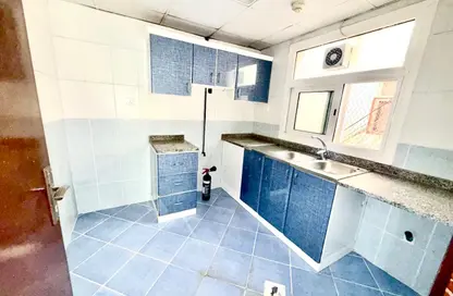 شقة - غرفة نوم - 2 حمامات للايجار في التعاون - الشارقة