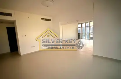 Apartment - 3 Bedrooms - 5 Bathrooms for rent in Al Majaz 1 - Al Majaz - Sharjah