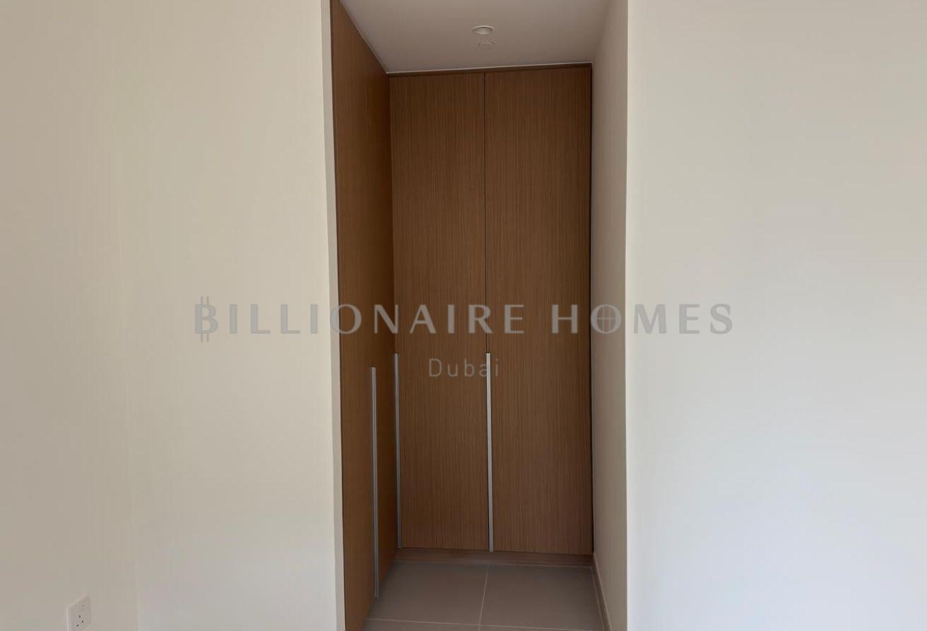 SPACIOUS LAYOUT | PRIME LOCATION | VACANT photo 6