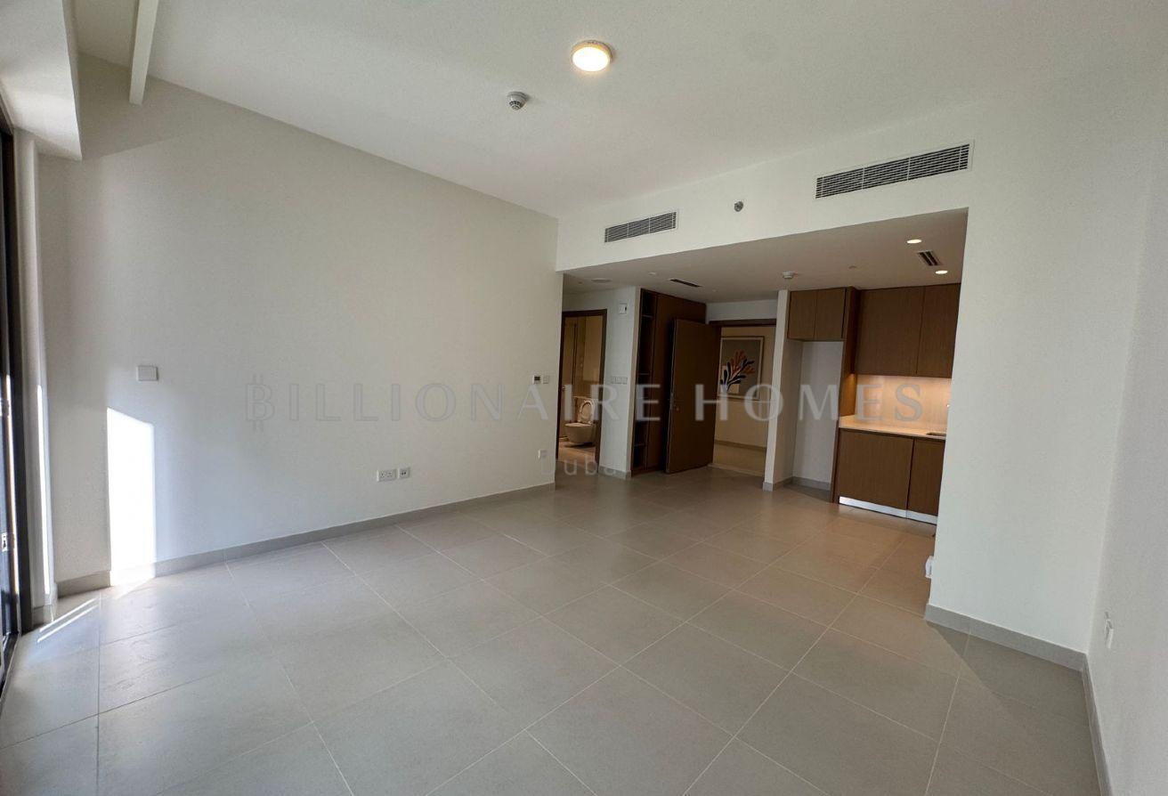 SPACIOUS LAYOUT | PRIME LOCATION | VACANT photo 3