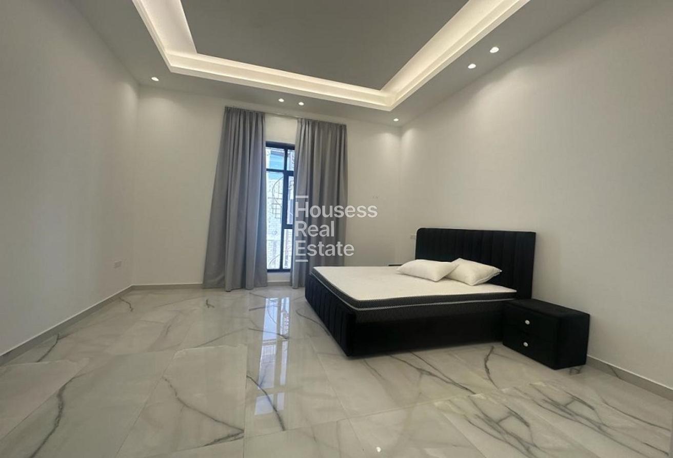 Luxury 5BR Villa | Private Garden | Al Awir First photo 9