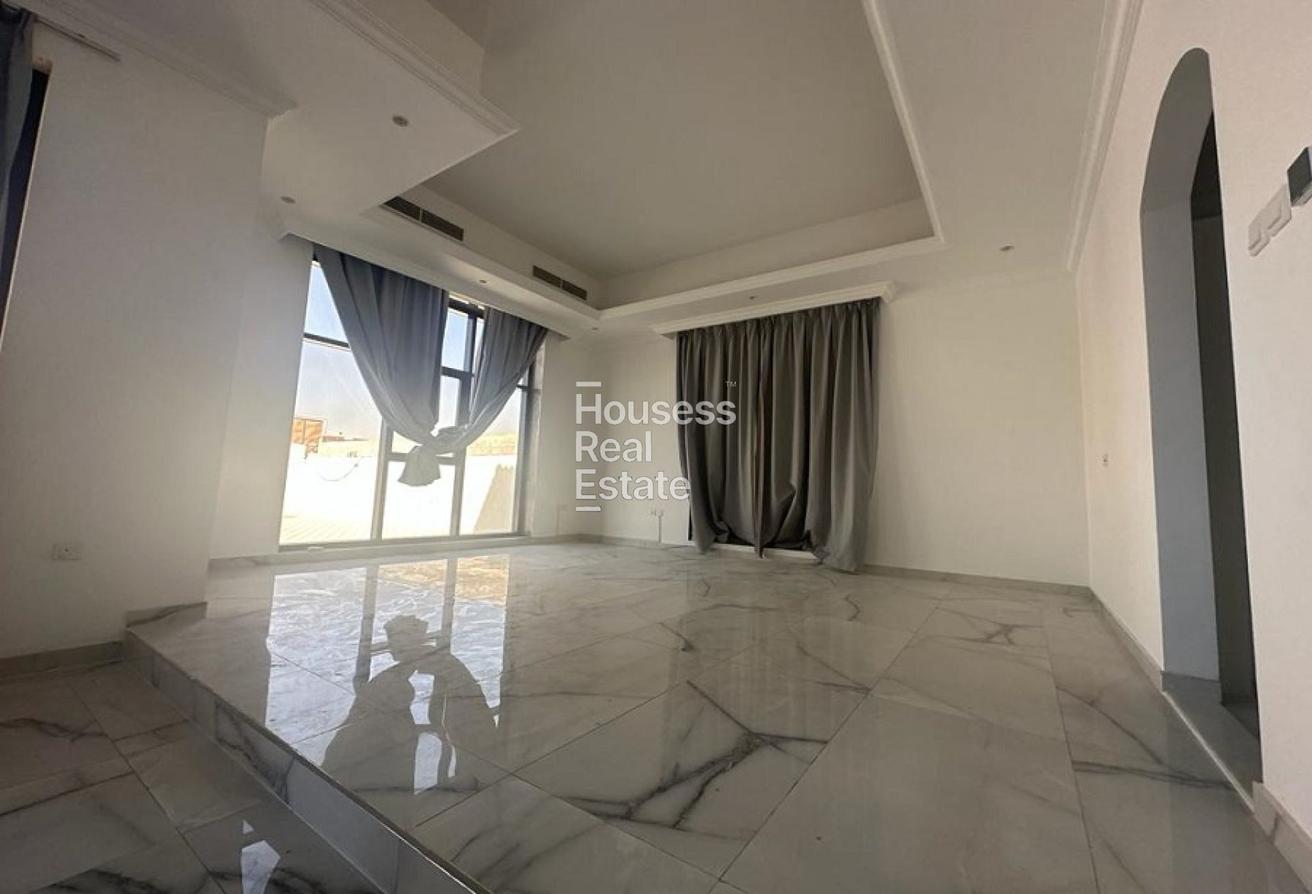 Luxury 5BR Villa | Private Garden | Al Awir First photo 4