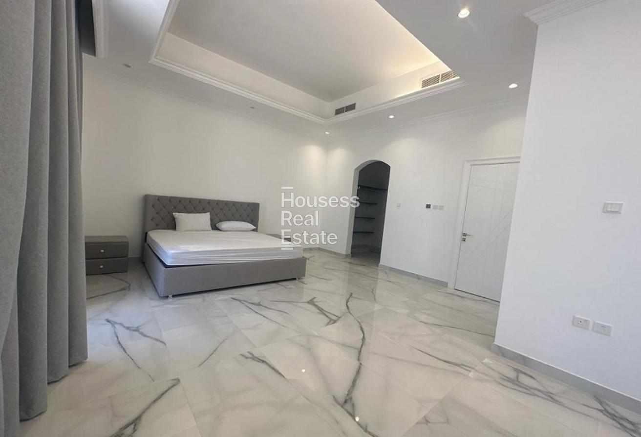 Luxury 5BR Villa | Private Garden | Al Awir First photo 11