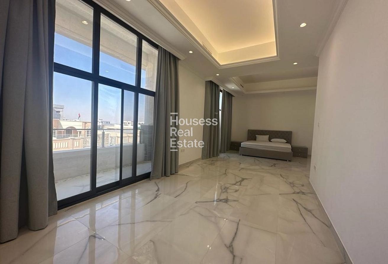 Luxury 5BR Villa | Private Garden | Al Awir First photo 3