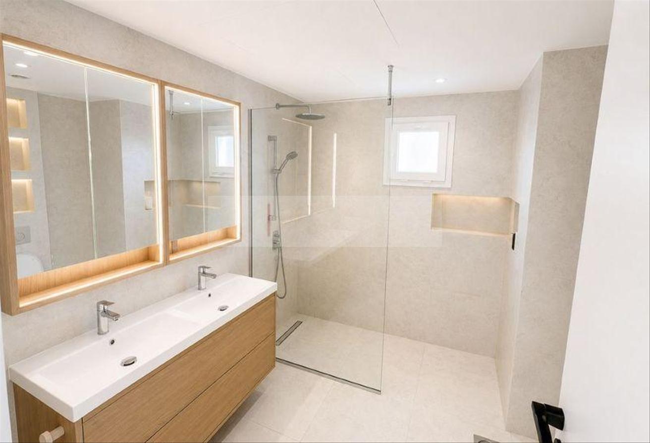 12,449 Sqft | Fully Upgraded | Private Pool photo 11